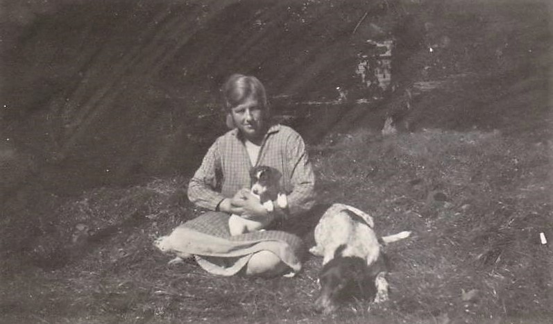 Ester Damsted med sin fars heste i Gerskov. 7